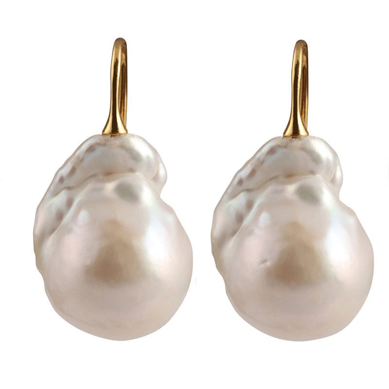 WILD PEARL DROP EARRING (WHITE ON GOLD)