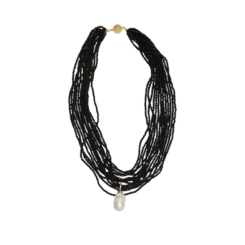 THE CRYSTAL NECKLACE IN BLACK